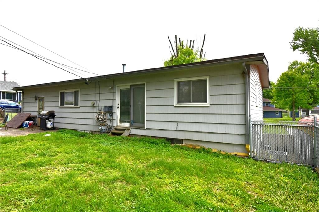 8000 Riverview Avenue — photo 33