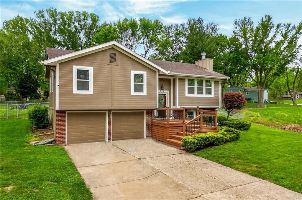 525 NE Noeleen Lane — photo 3