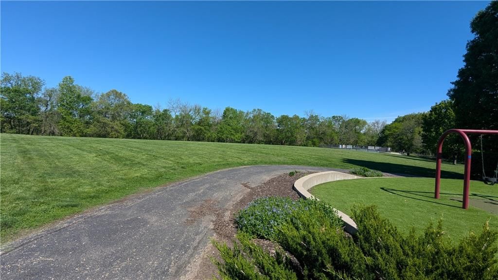525 NE Noeleen Lane — photo 45