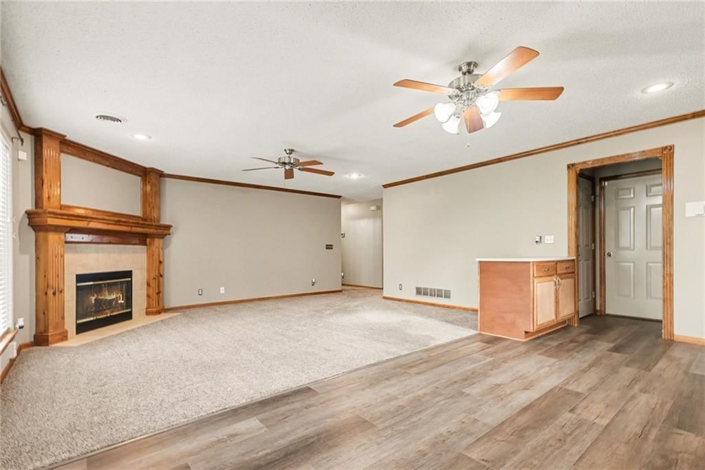 600 SE Saratoga Drive — photo 3
