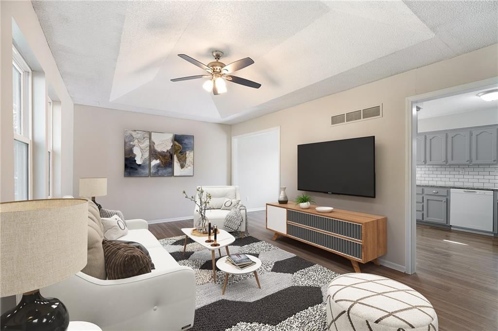 615 SE Westwind Drive — photo 3