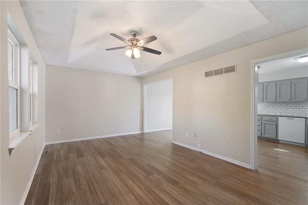 615 SE Westwind Drive — photo 4