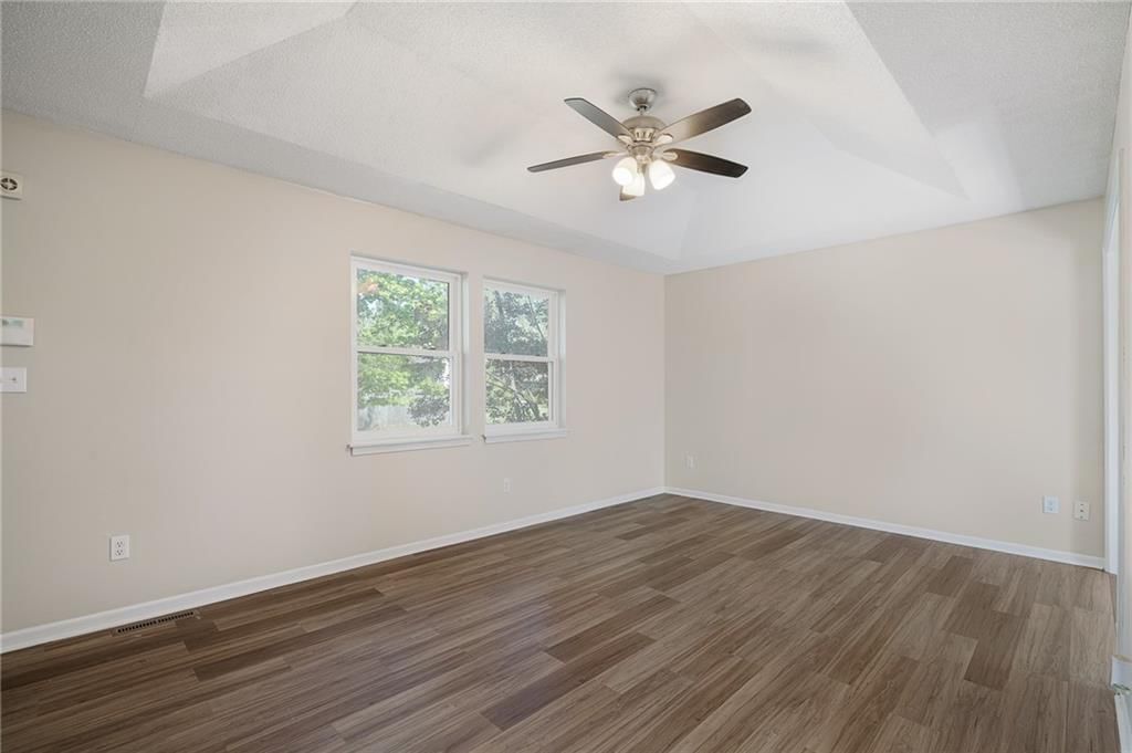 615 SE Westwind Drive — photo 5