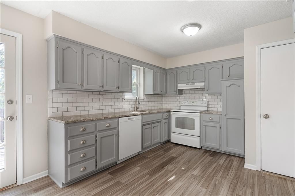 615 SE Westwind Drive — photo 8