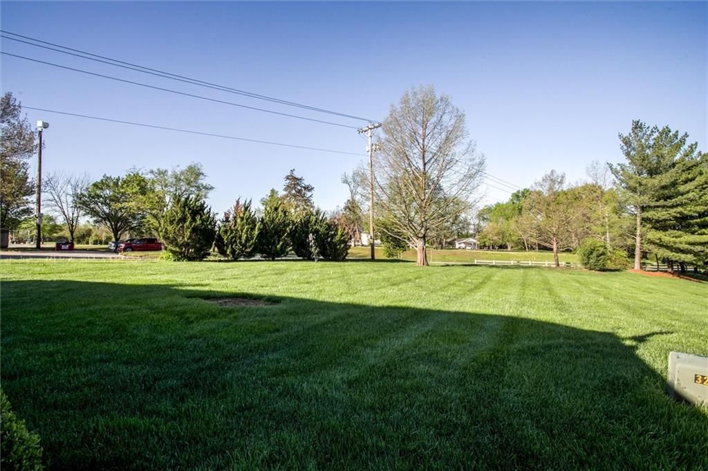 3316 S Victoria Drive — photo 2