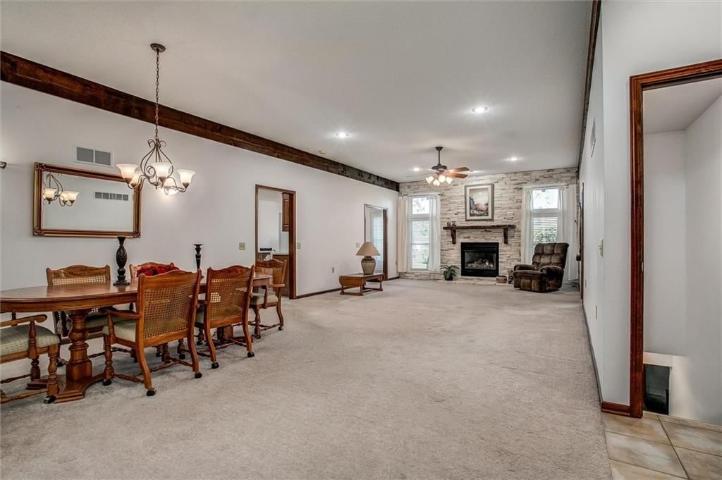 3316 S Victoria Drive — photo 4