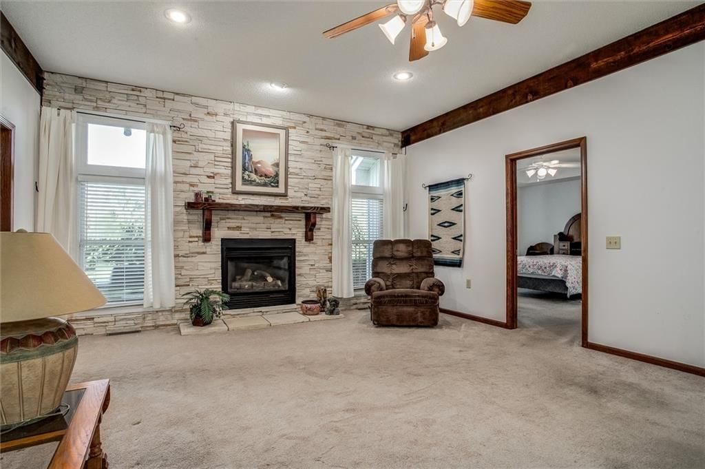 3316 S Victoria Drive — photo 7