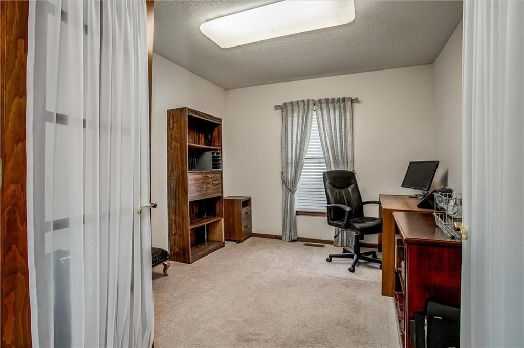 3316 S Victoria Drive — photo 17