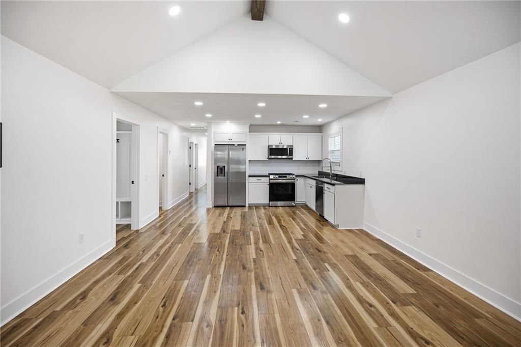 502 E Arthur Street — photo 3