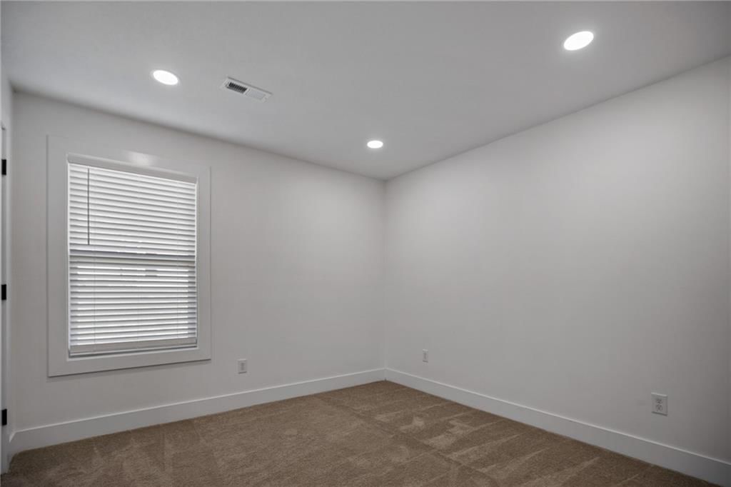 502 E Arthur Street — photo 7