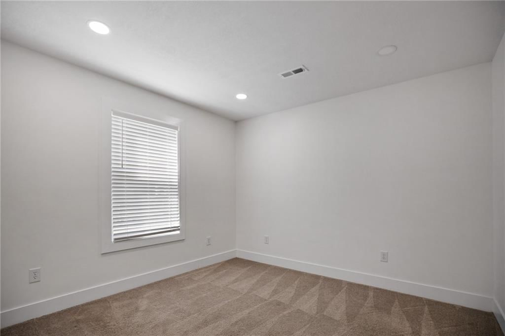 502 E Arthur Street — photo 8