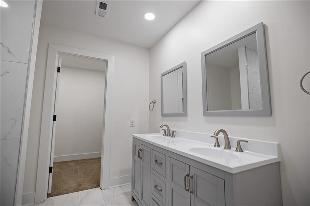 502 E Arthur Street — photo 11
