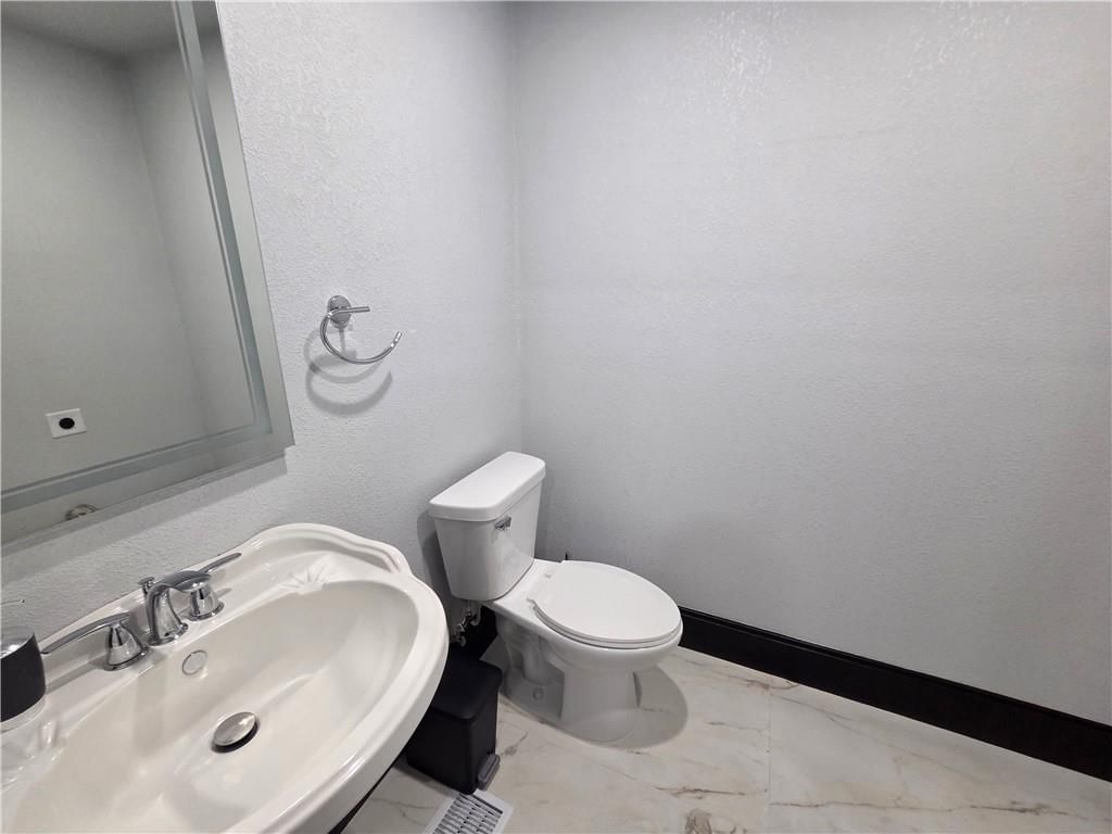 2807 Edmond Street — photo 10