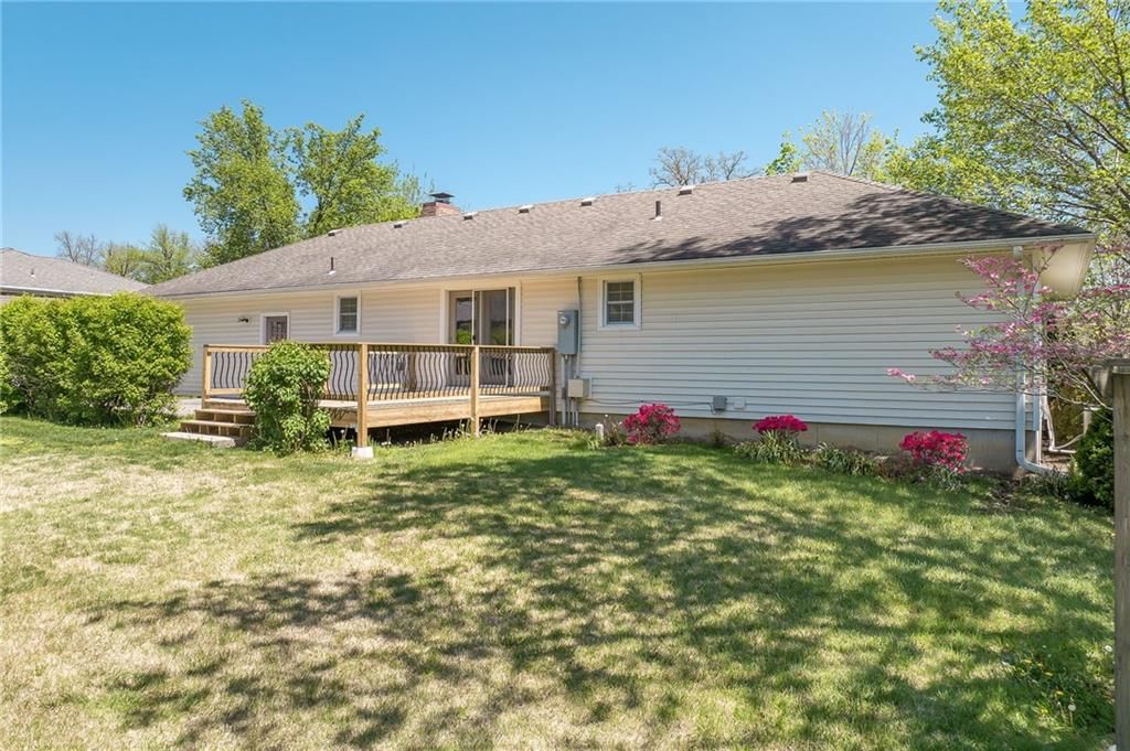 1800 Country Club Drive — photo 3