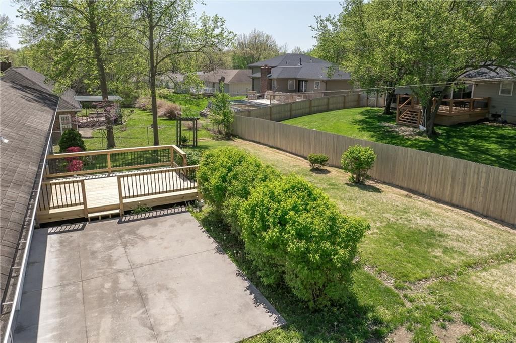 1800 Country Club Drive — photo 4