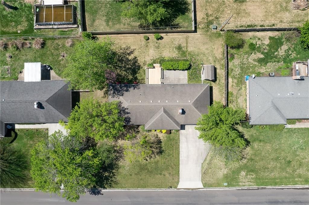 1800 Country Club Drive — photo 7