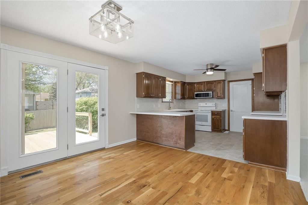 1800 Country Club Drive — photo 10
