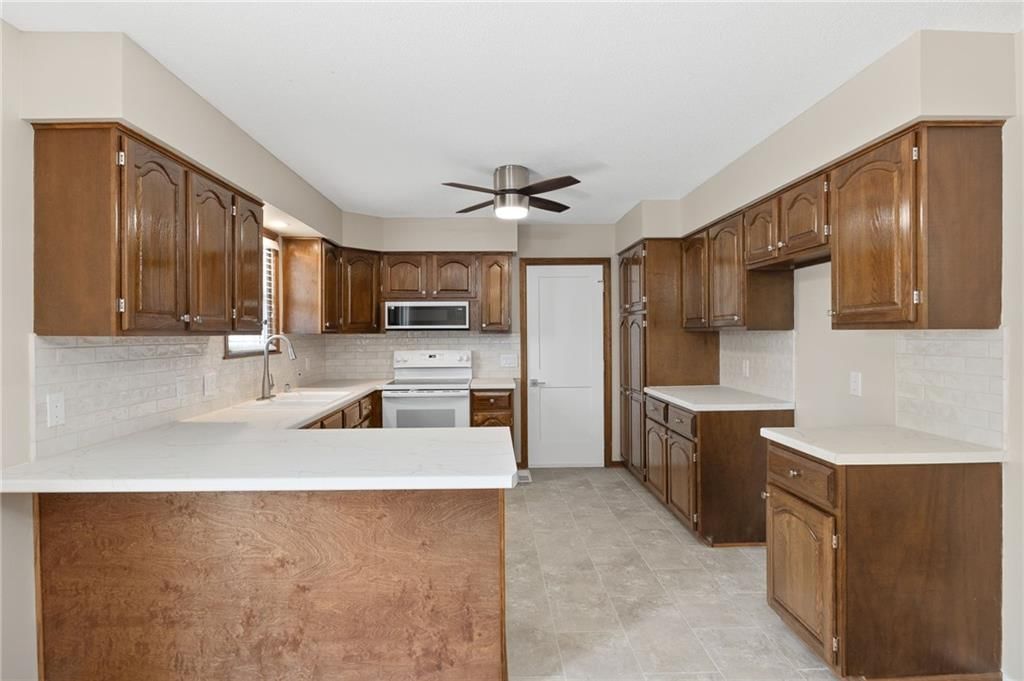 1800 Country Club Drive — photo 11