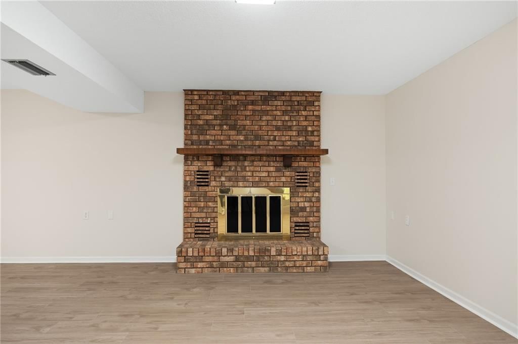 1800 Country Club Drive — photo 23