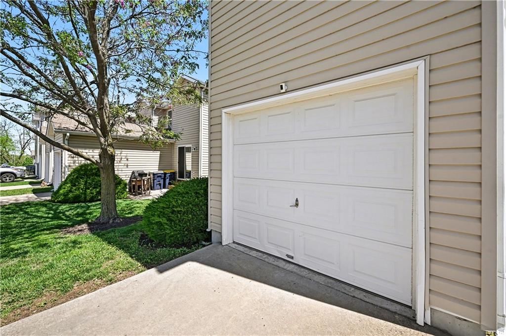 8156 N Oakley unit 17-D Avenue — photo 26