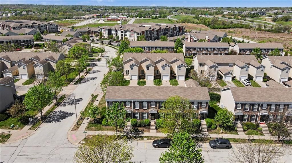 8156 N Oakley unit 17-D Avenue — photo 29