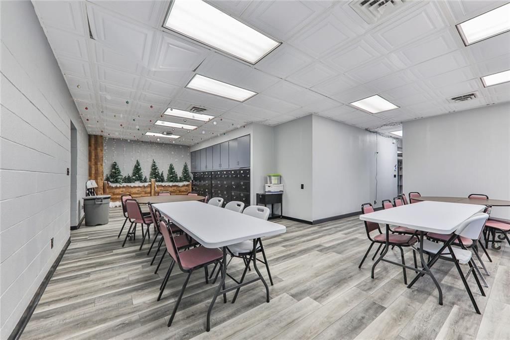 111 W 8th Street — photo 16
