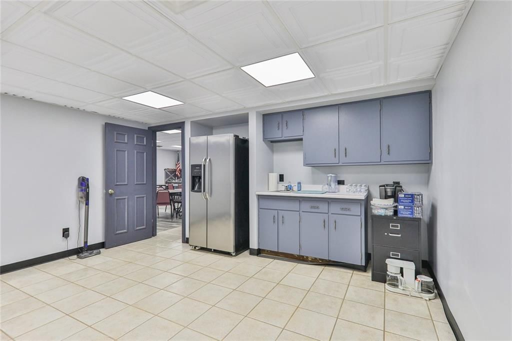 111 W 8th Street — photo 23