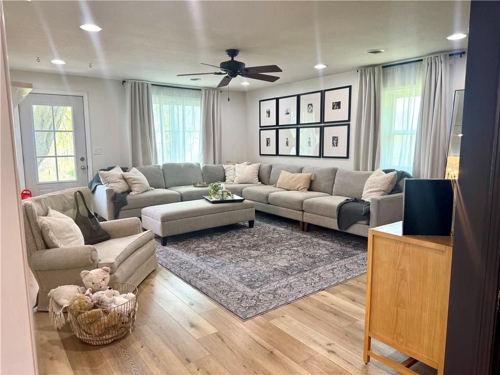 135 SE Mount Zion Road — photo 4