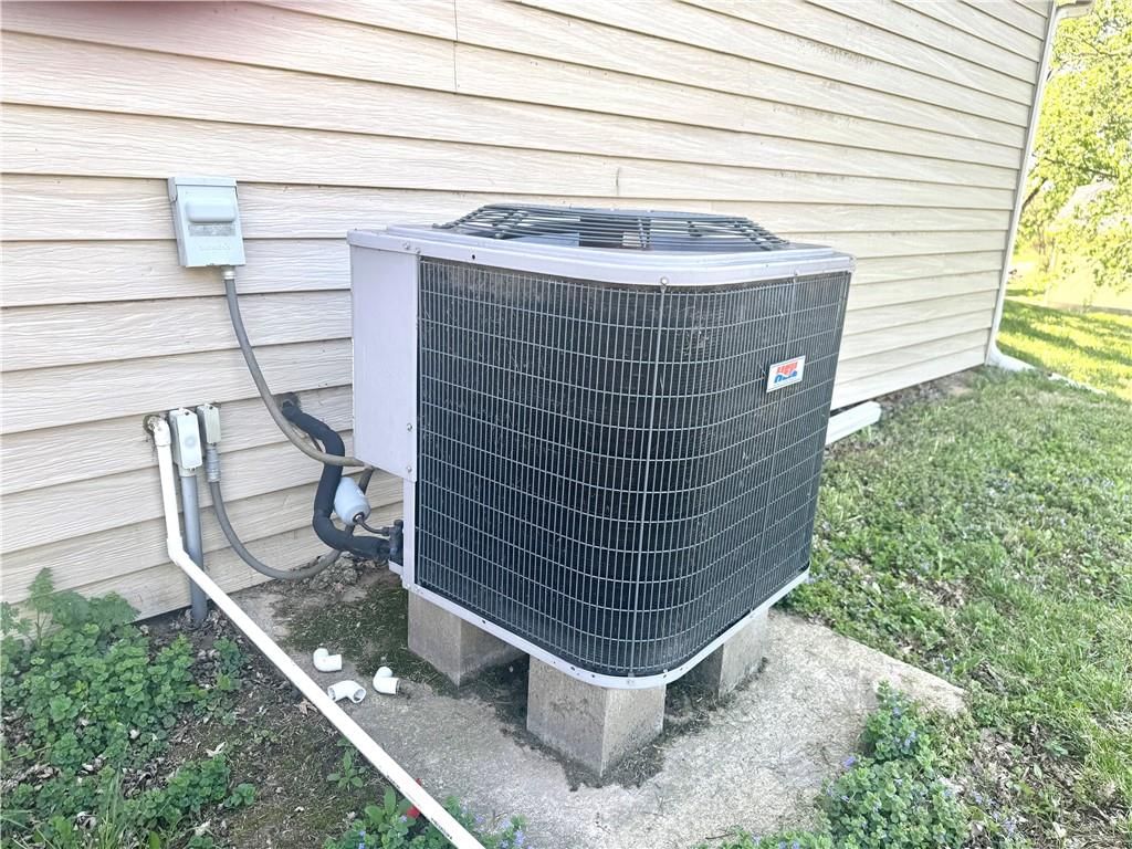 135 SE Mount Zion Road — photo 31