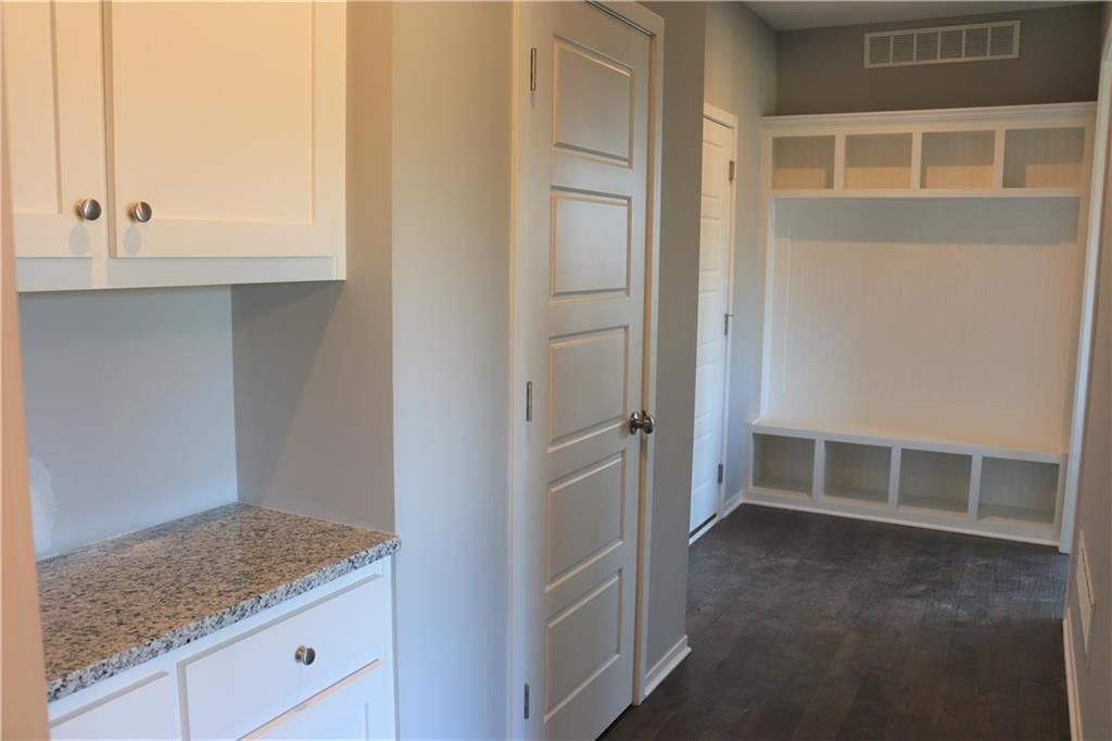 2259 W Elm Street — photo 10