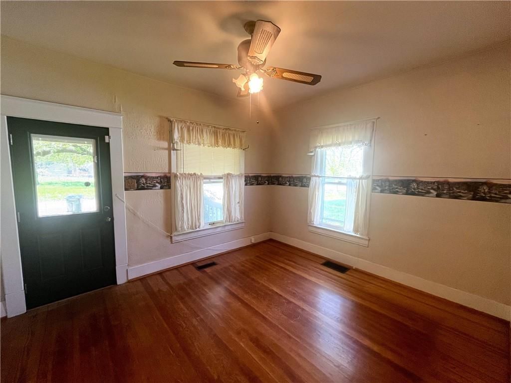 1703 S HARRISON Avenue — photo 2