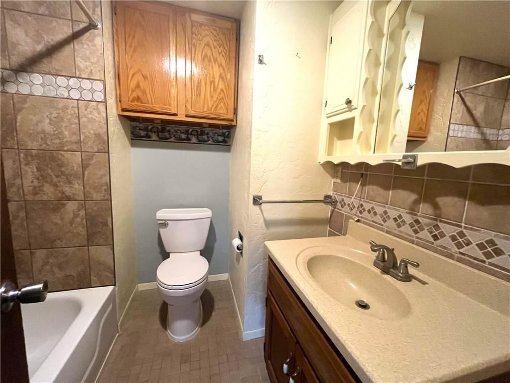 1703 S HARRISON Avenue — photo 15