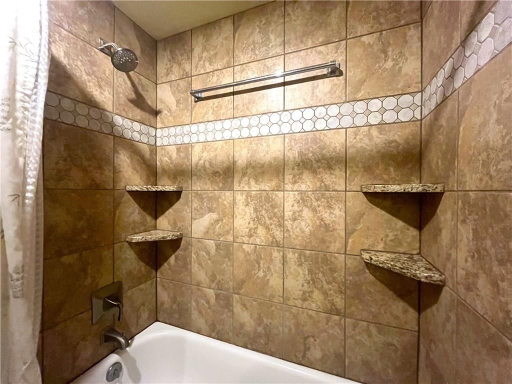 1703 S HARRISON Avenue — photo 16