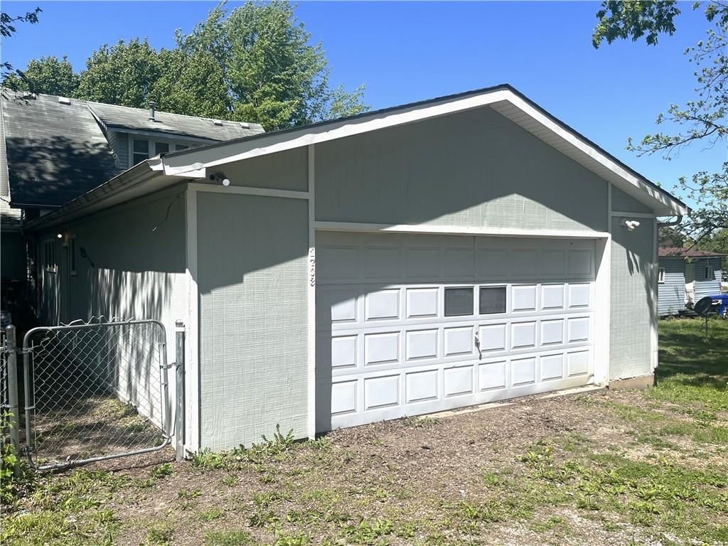 1703 S HARRISON Avenue — photo 24