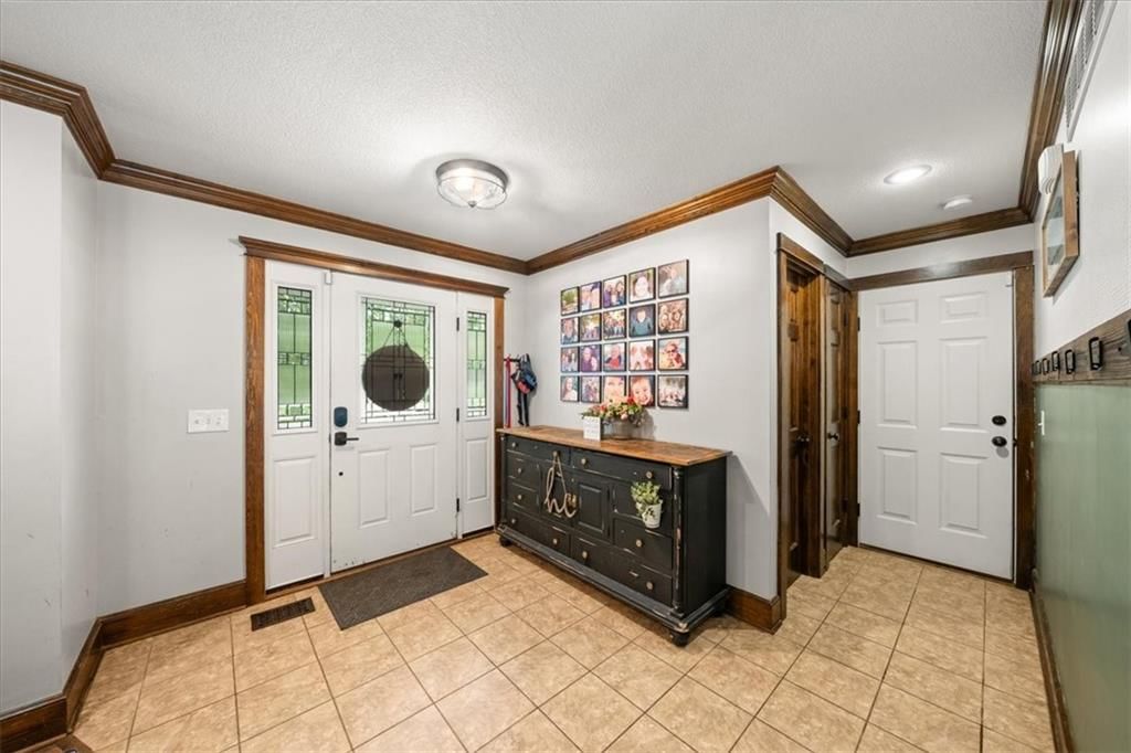 325 Creekwood Drive — photo 3