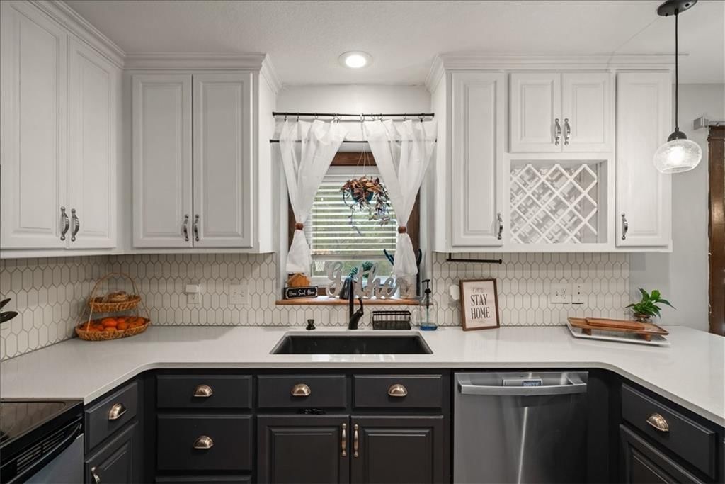 325 Creekwood Drive — photo 11