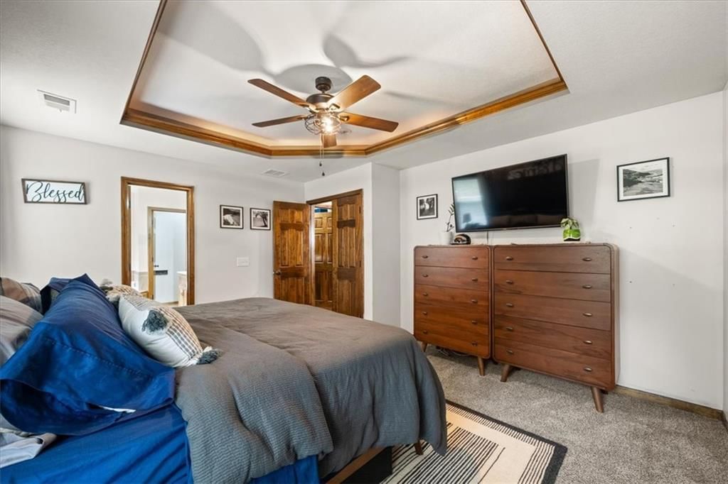 325 Creekwood Drive — photo 14