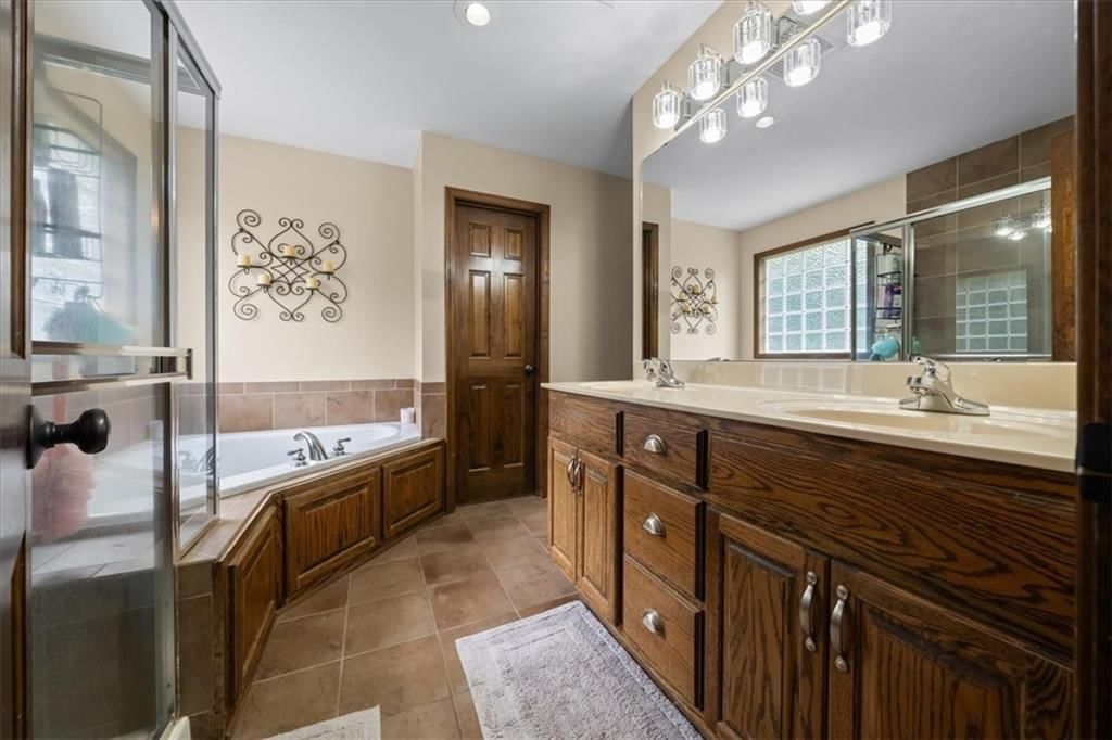 325 Creekwood Drive — photo 15