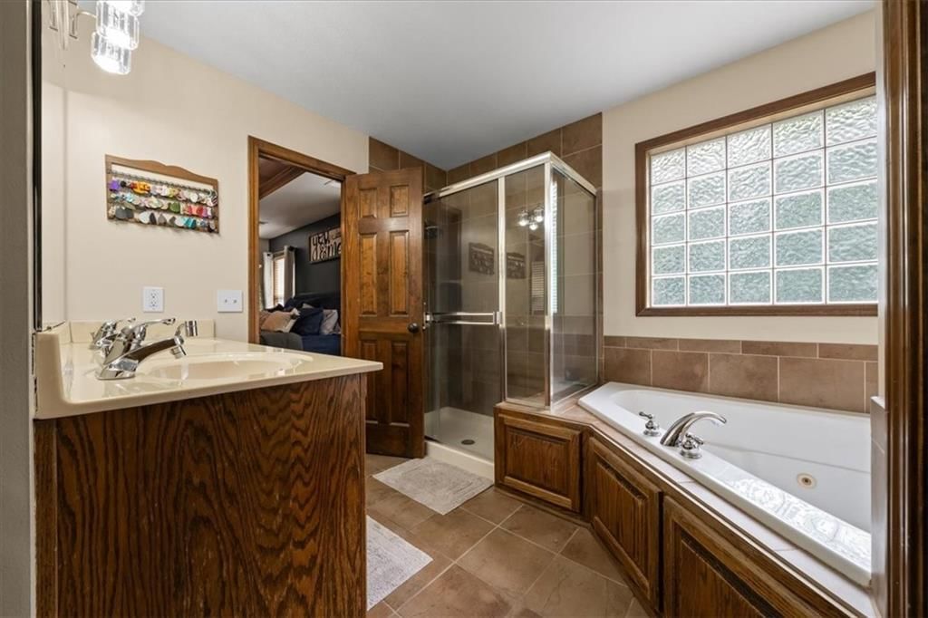325 Creekwood Drive — photo 16