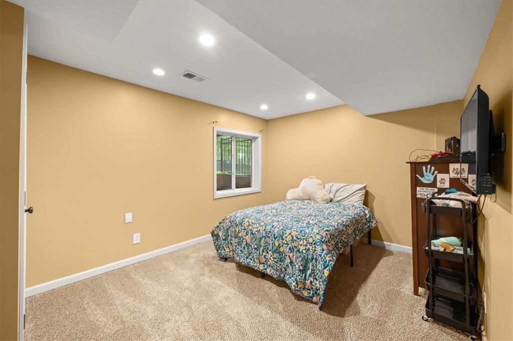 325 Creekwood Drive — photo 23