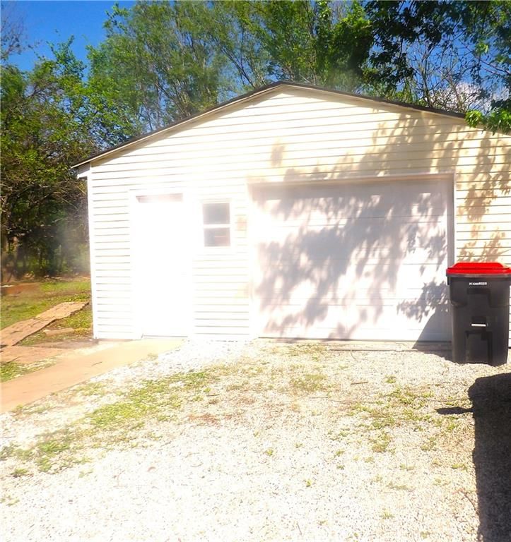 316 N Hickory Street — photo 7