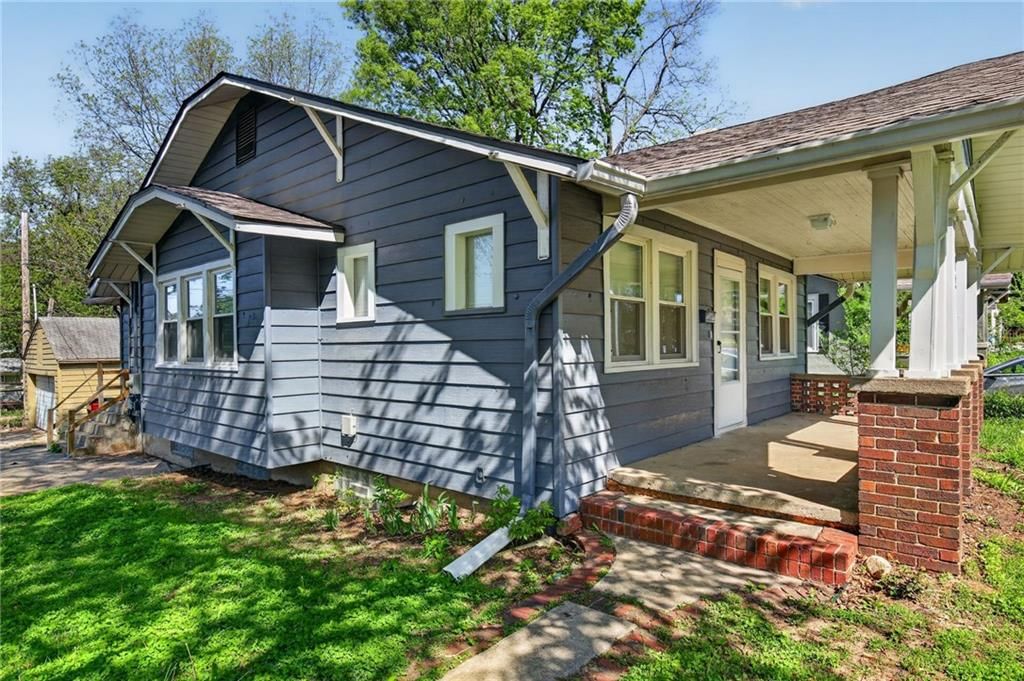 112 N Ash Avenue — photo 5