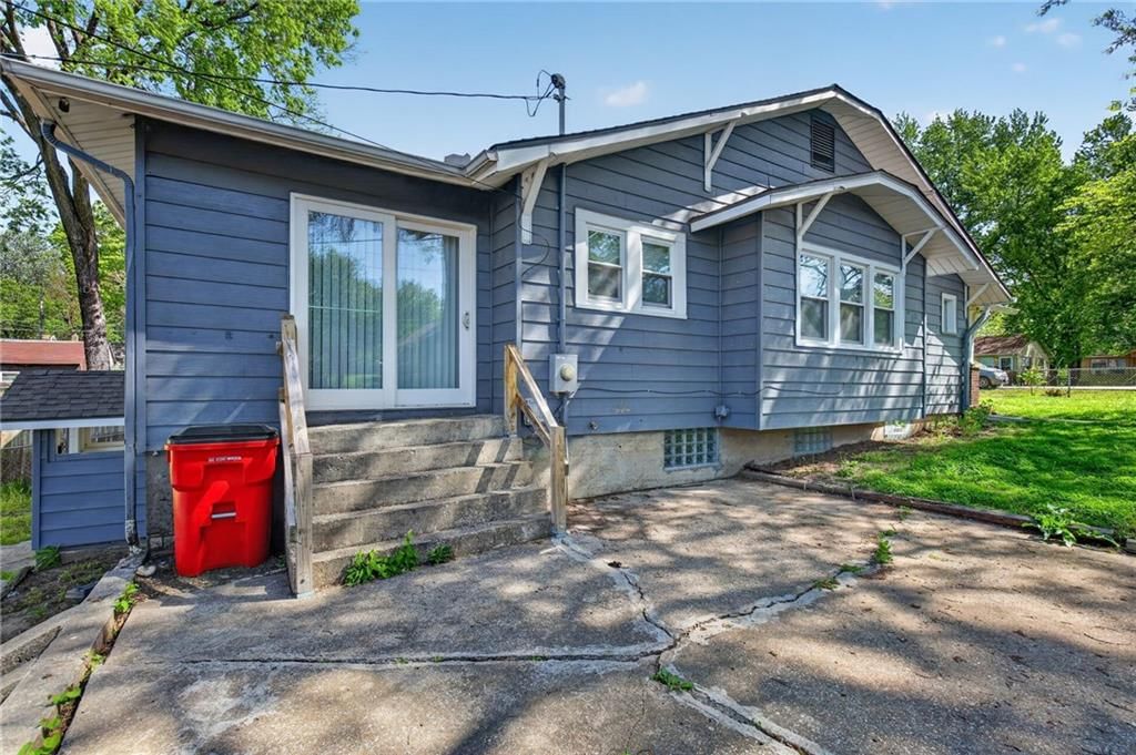 112 N Ash Avenue — photo 6