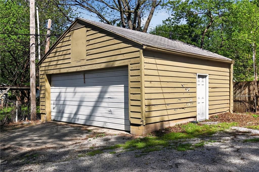 112 N Ash Avenue — photo 8