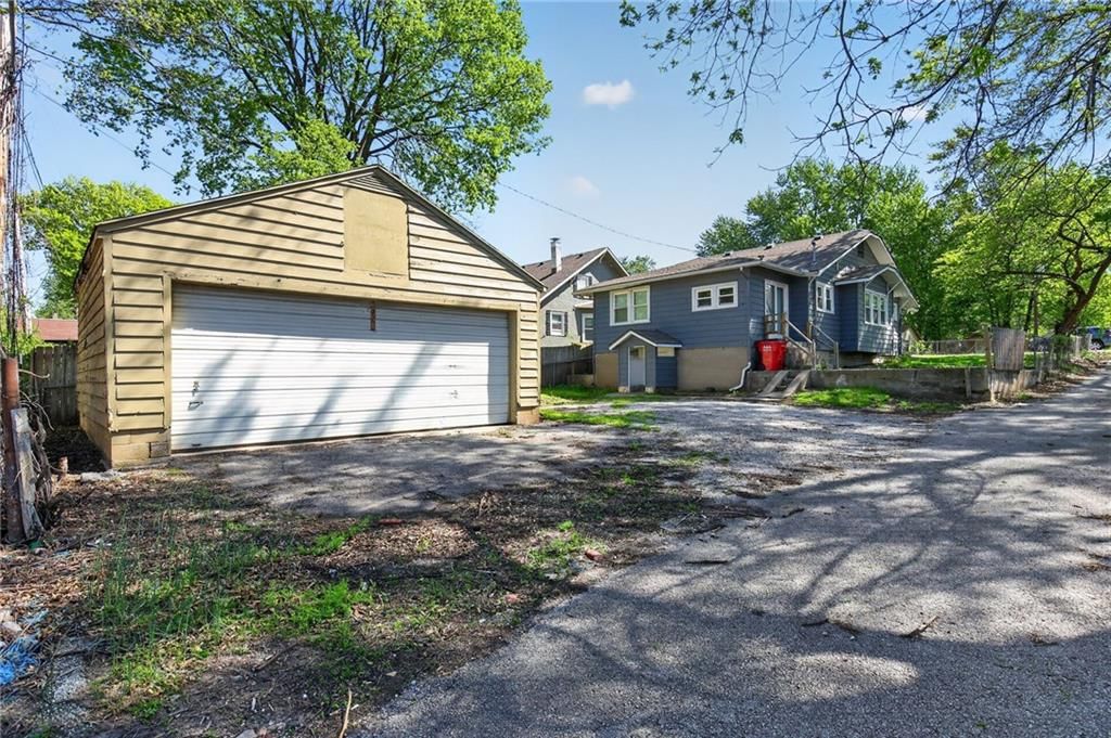 112 N Ash Avenue — photo 9