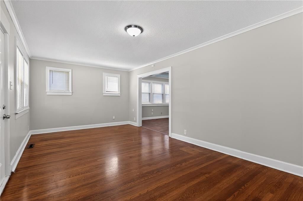 112 N Ash Avenue — photo 13