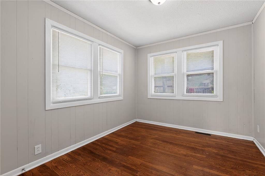 112 N Ash Avenue — photo 18