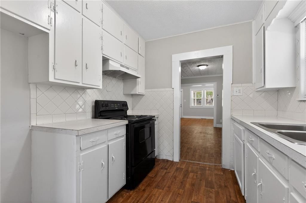 112 N Ash Avenue — photo 19