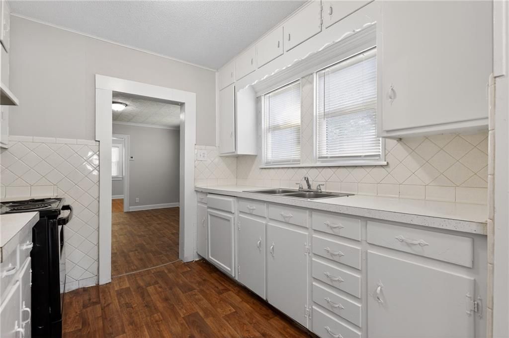 112 N Ash Avenue — photo 20