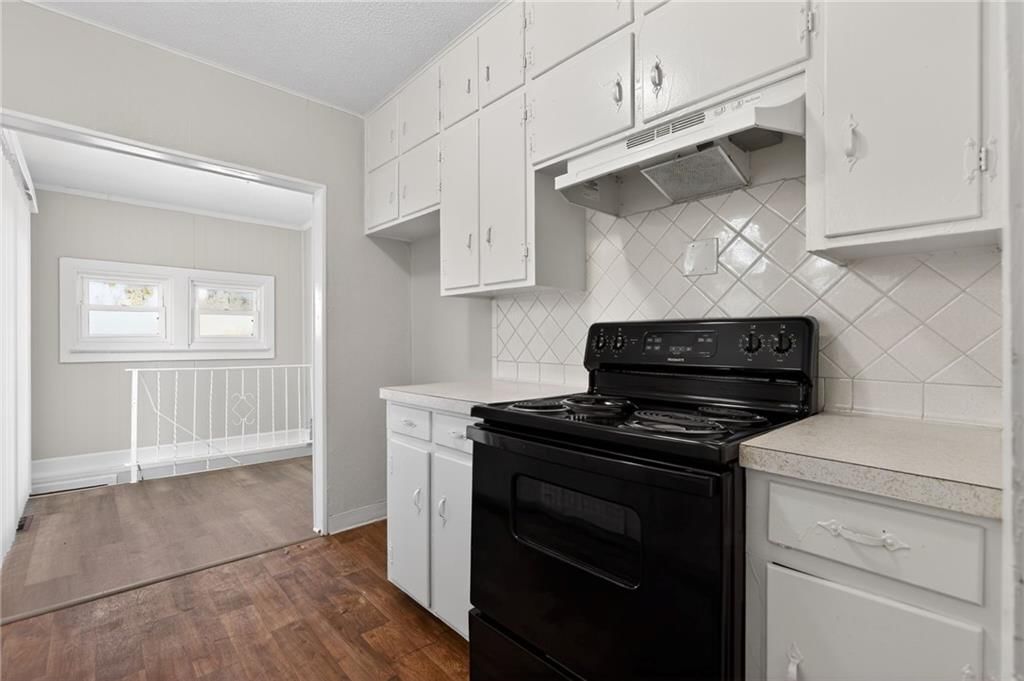 112 N Ash Avenue — photo 21
